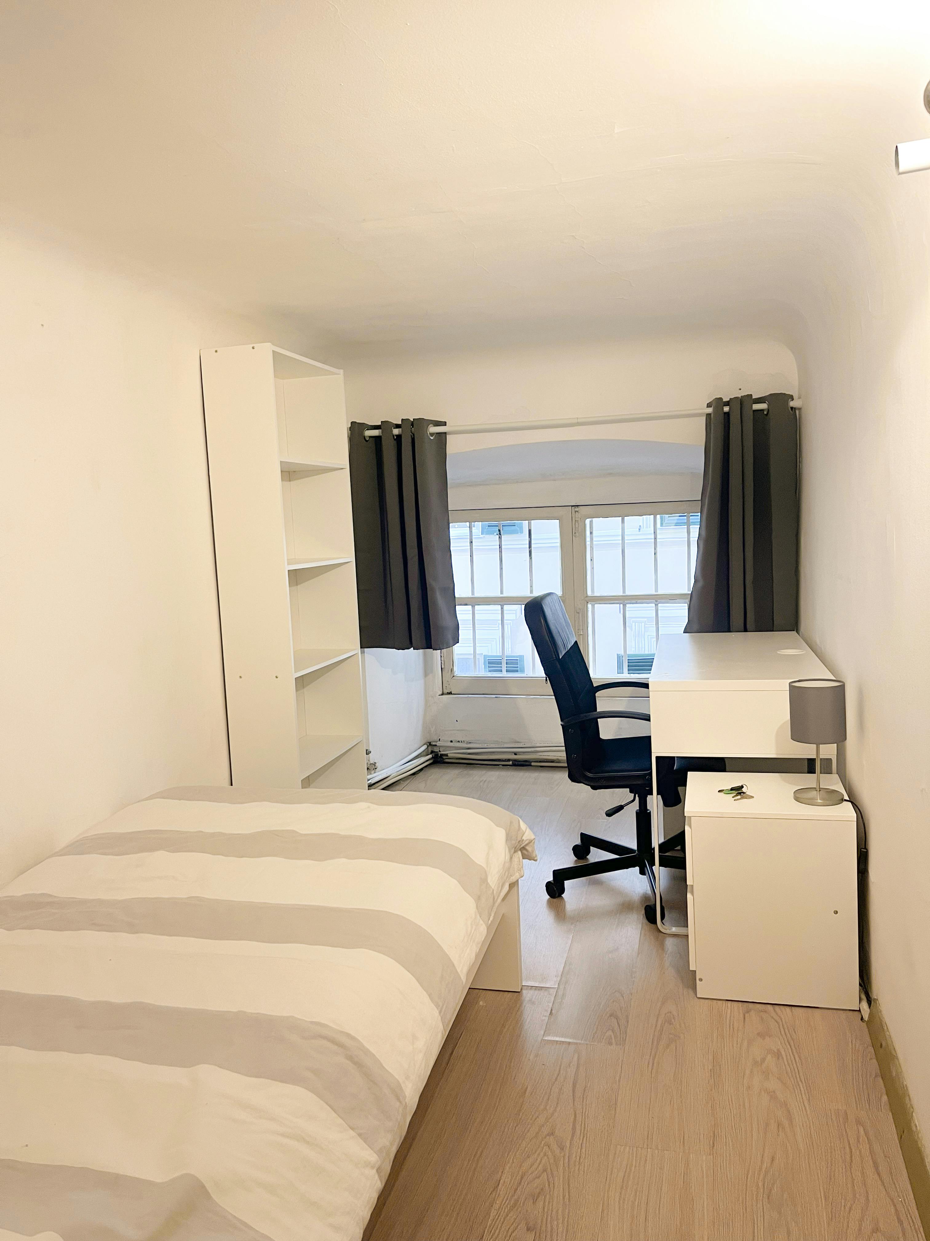 Private room for rent for €400 per month in Genoa, Via Caffaro