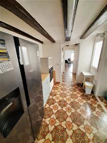 Appartement te huur voor € 1.100 per maand in Barcelona, Carrer de Joaquín Costa
