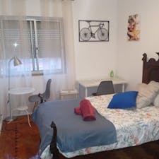 Private room for rent for €450 per month in Amadora, Praça da Igreja