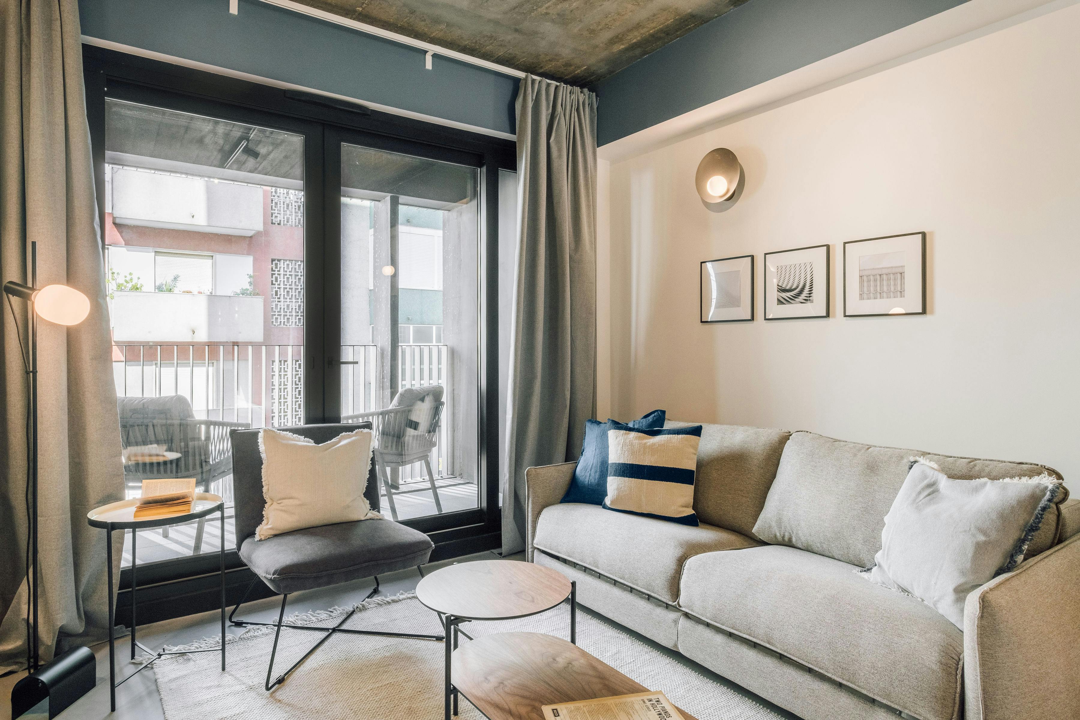 Apartment for rent for €2,428 per month in Lisbon, Rua Bernardo Lima