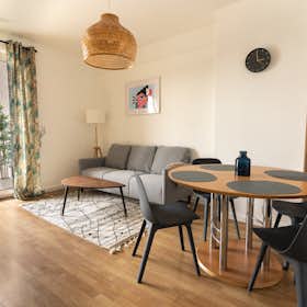 Apartment for rent for €1,900 per month in Bourg-la-Reine, Boulevard du Maréchal Joffre