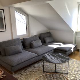 Apartment for rent for €2,250 per month in Munich, Innere Wiener Straße