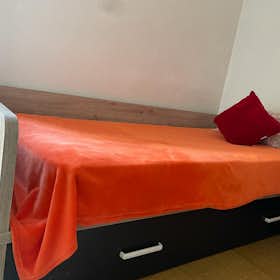 Private room for rent for €900 per month in Barcelona, Carrer del Consell de Cent