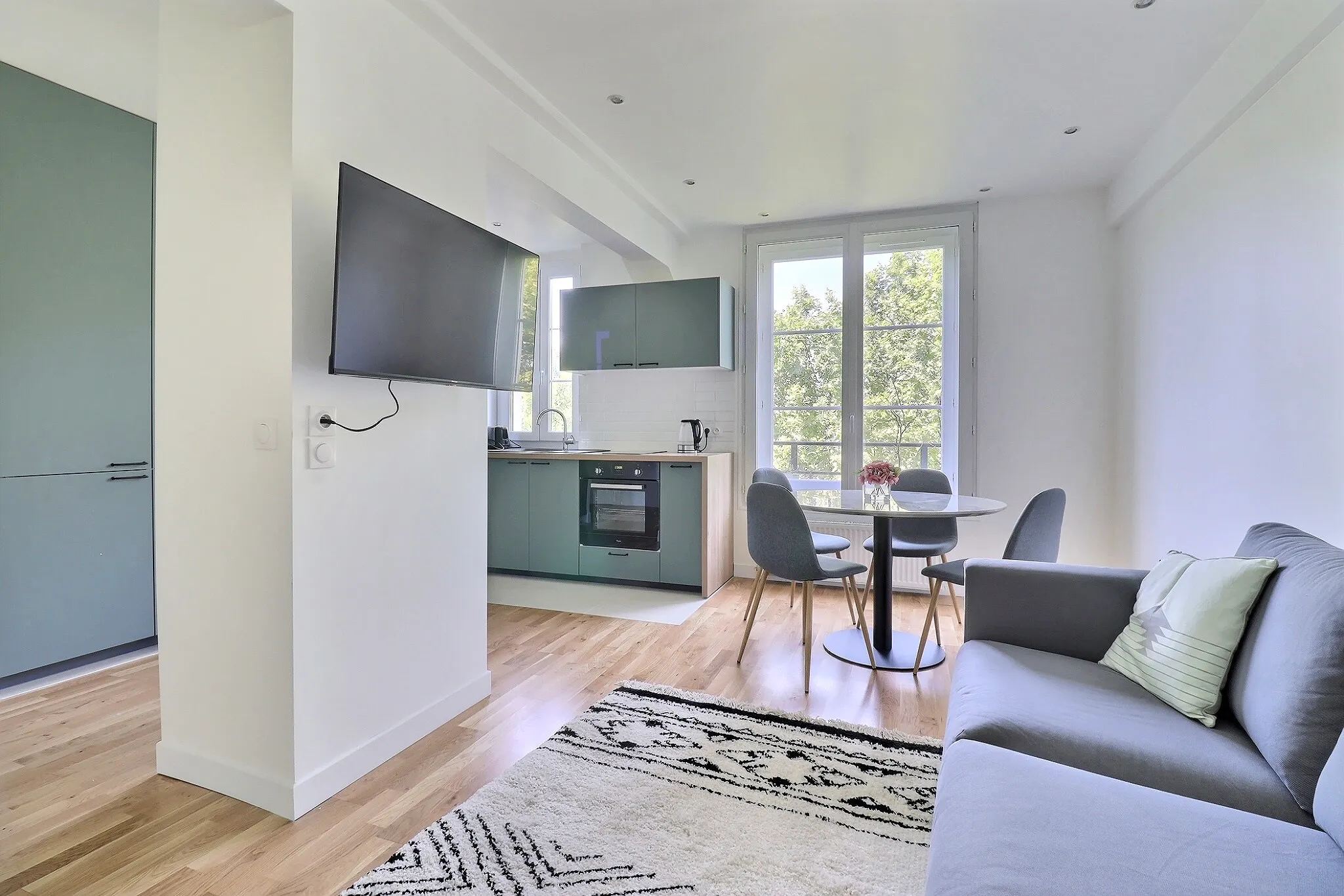 1-Bedroom Apartment in Rue Perronet, Neuilly-sur-Seine (1216271) ROOM 2