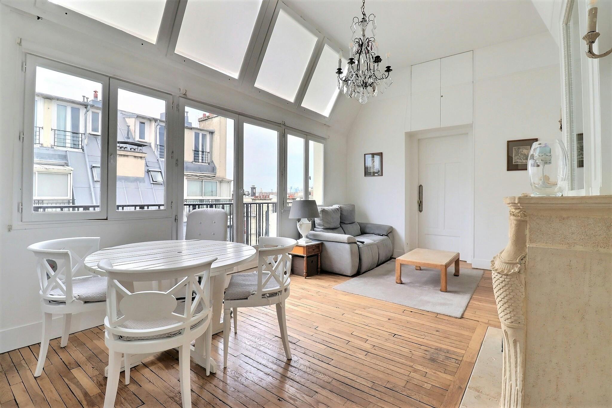 Apartment for rent for €3,229 per month in Paris, Rue Médéric