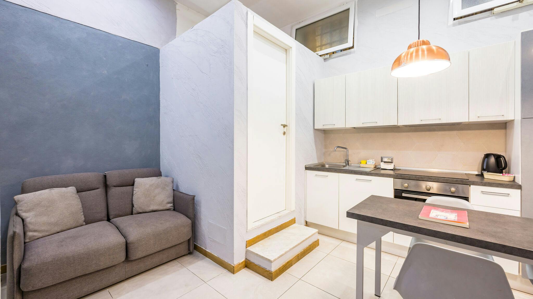 Apartment for rent for €1 per month in Naples, Via San Gregorio Armeno