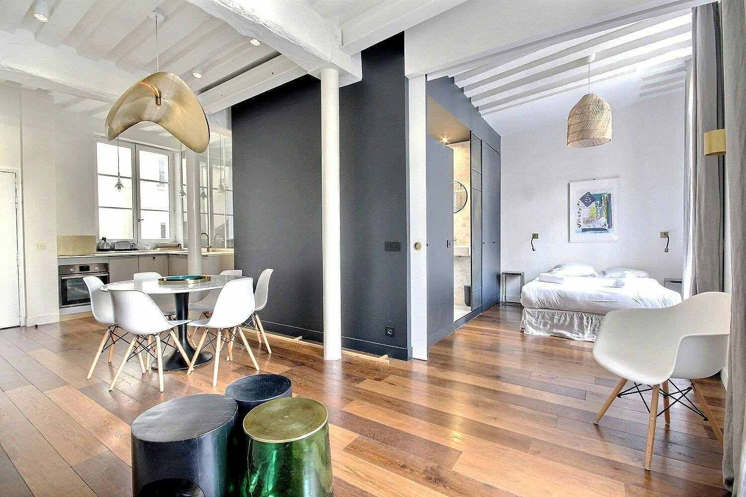 Apartment for rent for €3,792 per month in Paris, Rue Saint-Germain l'Auxerrois