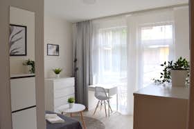 Studio for rent for CZK 20,067 per month in Prague, Koněvova