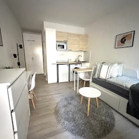 Studio for rent for CZK 20,466 per month in Prague, Koněvova
