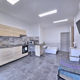 Studio for rent for €1,600 per month in Bologna, Via Giacinta Pezzana