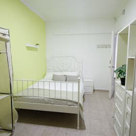 Private room for rent for €600 per month in Barcelona, Carrer del Cinca
