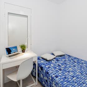 Private room for rent for €605 per month in L'Hospitalet de Llobregat, Carrer de París