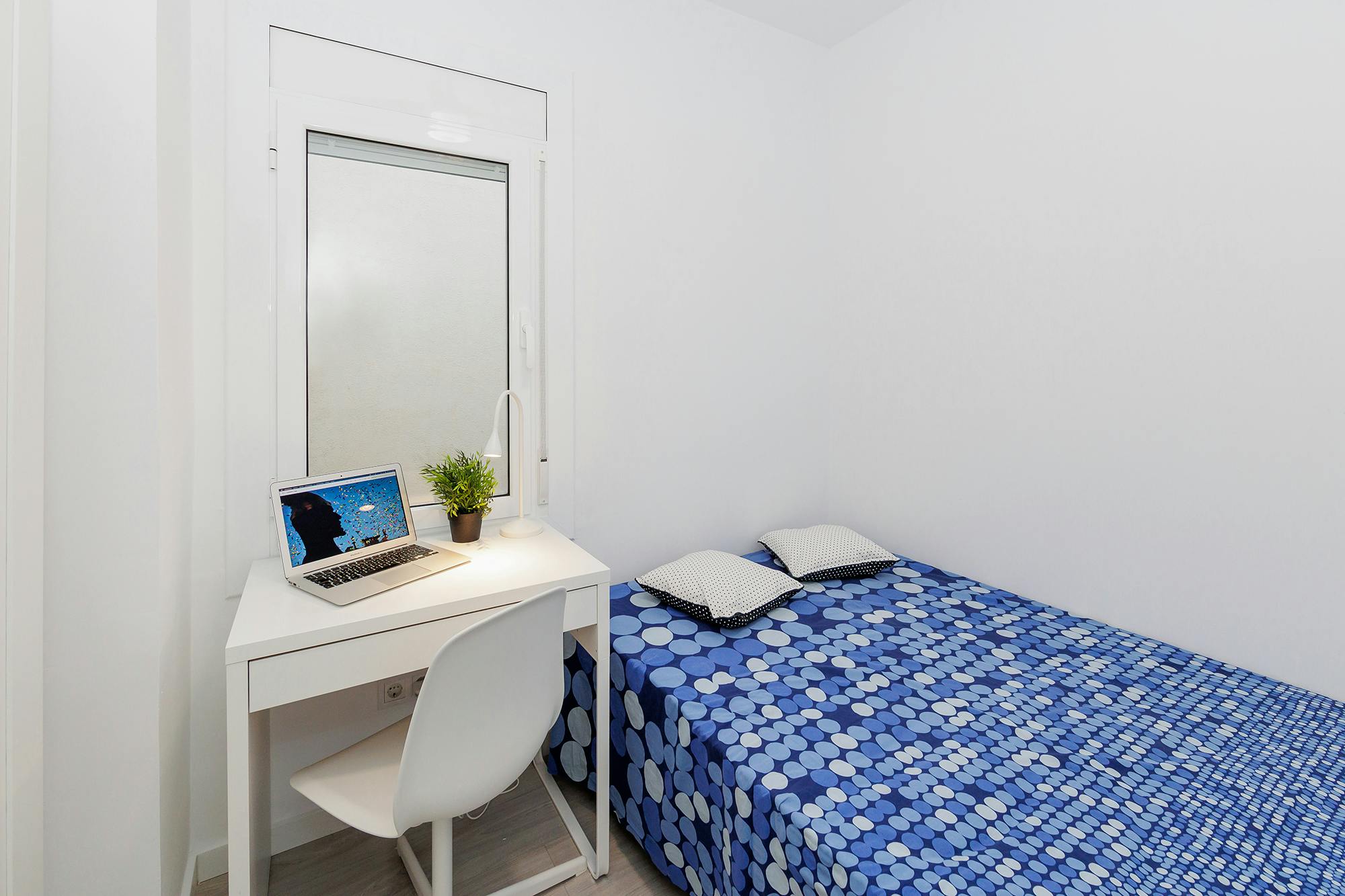 Private room for rent for €585 per month in L'Hospitalet de Llobregat, Carrer de París