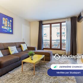 Apartment for rent for €1,500 per month in Puteaux, Rue Nelaton