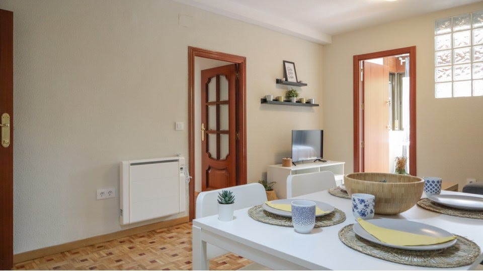 Apartment for rent for €1,755 per month in Madrid, Calle Illescas