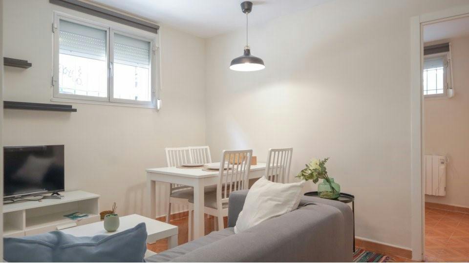 Apartment for rent for €1,500 per month in Madrid, Calle de Alejandrina Morán