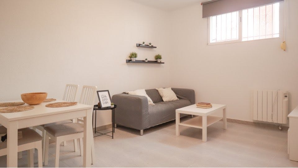 Apartment for rent for €1,335 per month in Madrid, Calle de la Marañosa