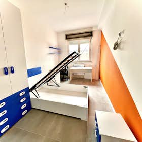 Private room for rent for €600 per month in Turin, Via Gioacchino Quarello