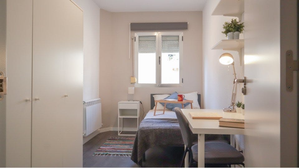 Private room for rent for €440 per month in Madrid, Calle de José María Pemán