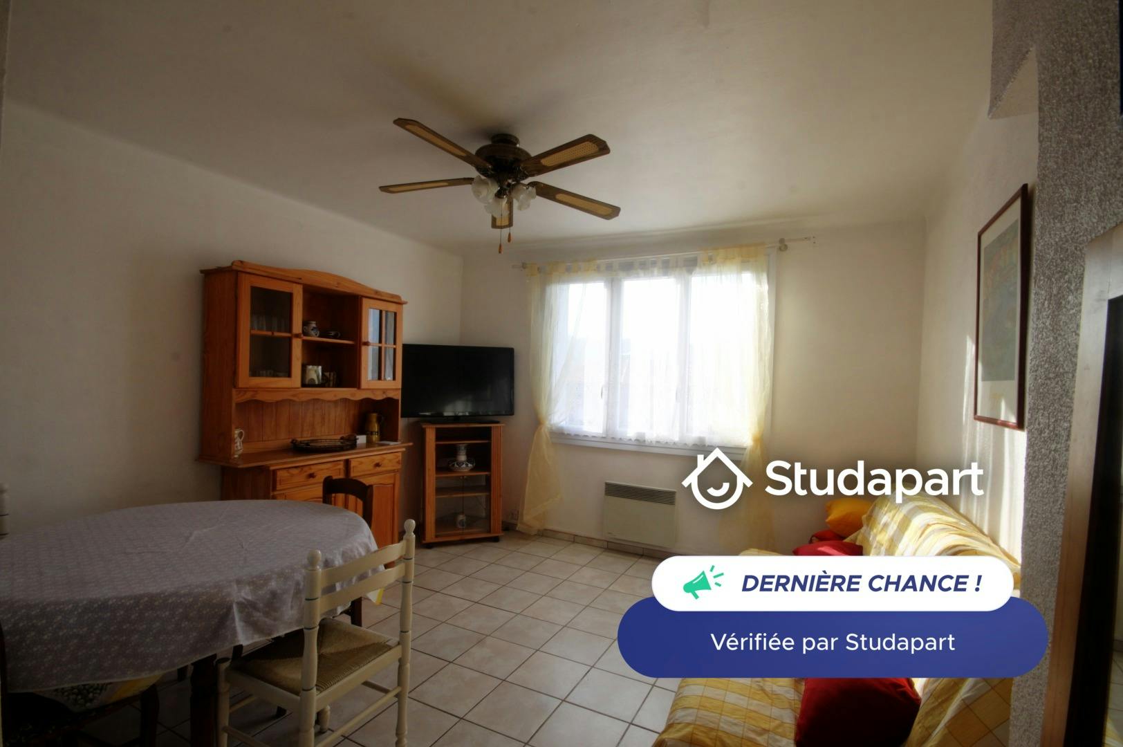 Apartment for rent for €1,025 per month in Marseille, Boulevard de Roquevaire