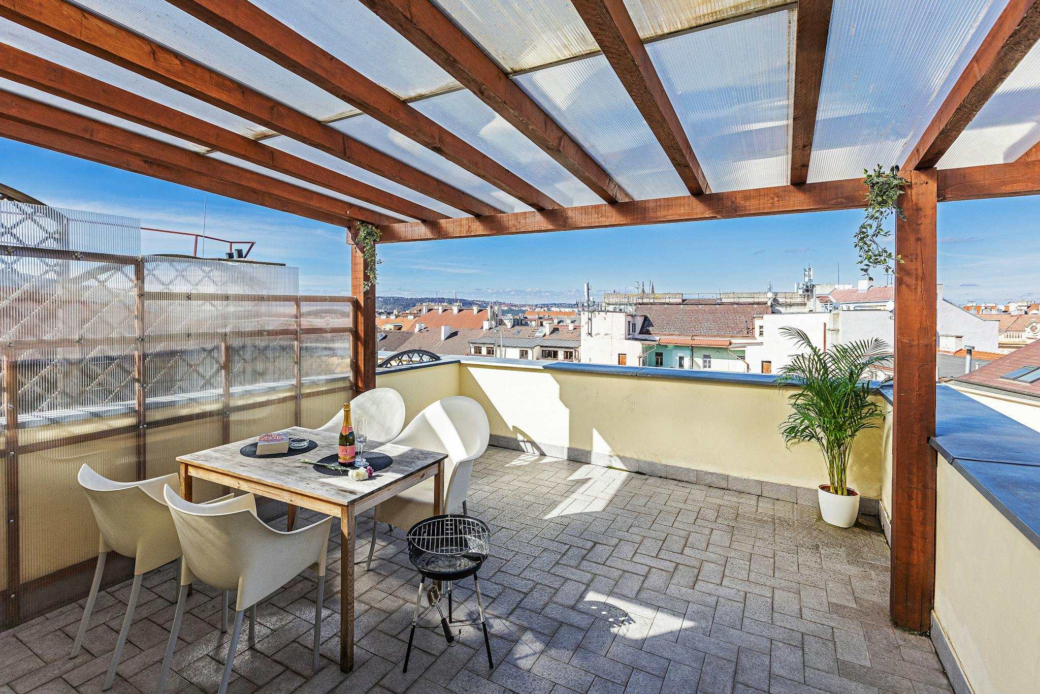 Máchova, Prague preview