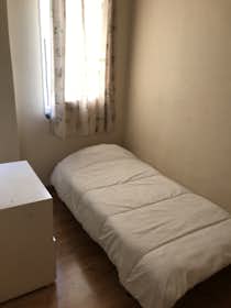 Private room for rent for €450 per month in Madrid, Avenida de Filipinas