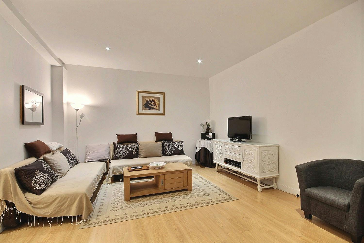 Rue du Faubourg Saint-Denis, Paris preview