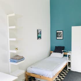 Private room for rent for HUF 201,384 per month in Budapest, Bezerédj utca