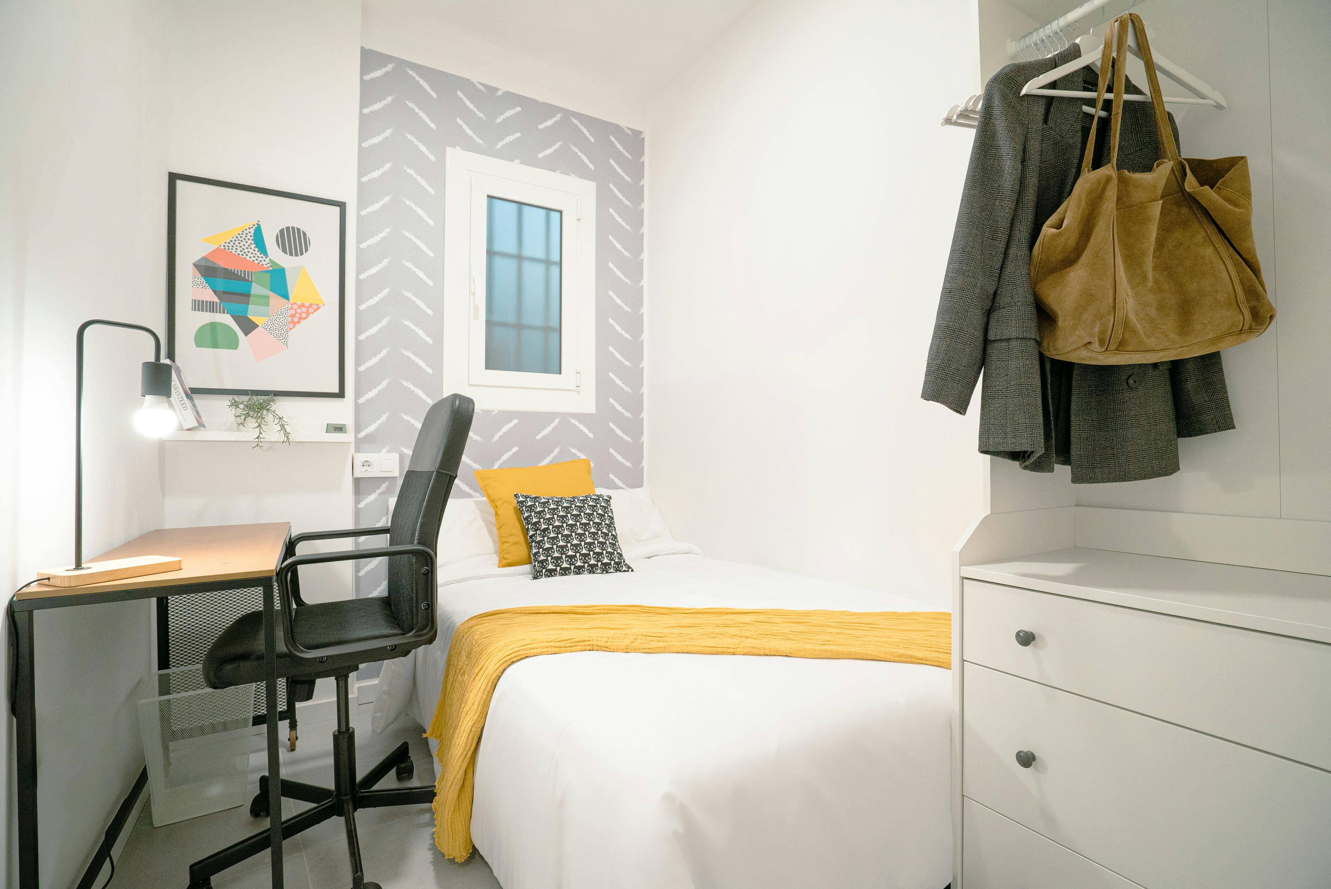 Private room for rent for €425 per month in Valencia, Carrer Banys de l'Almirall