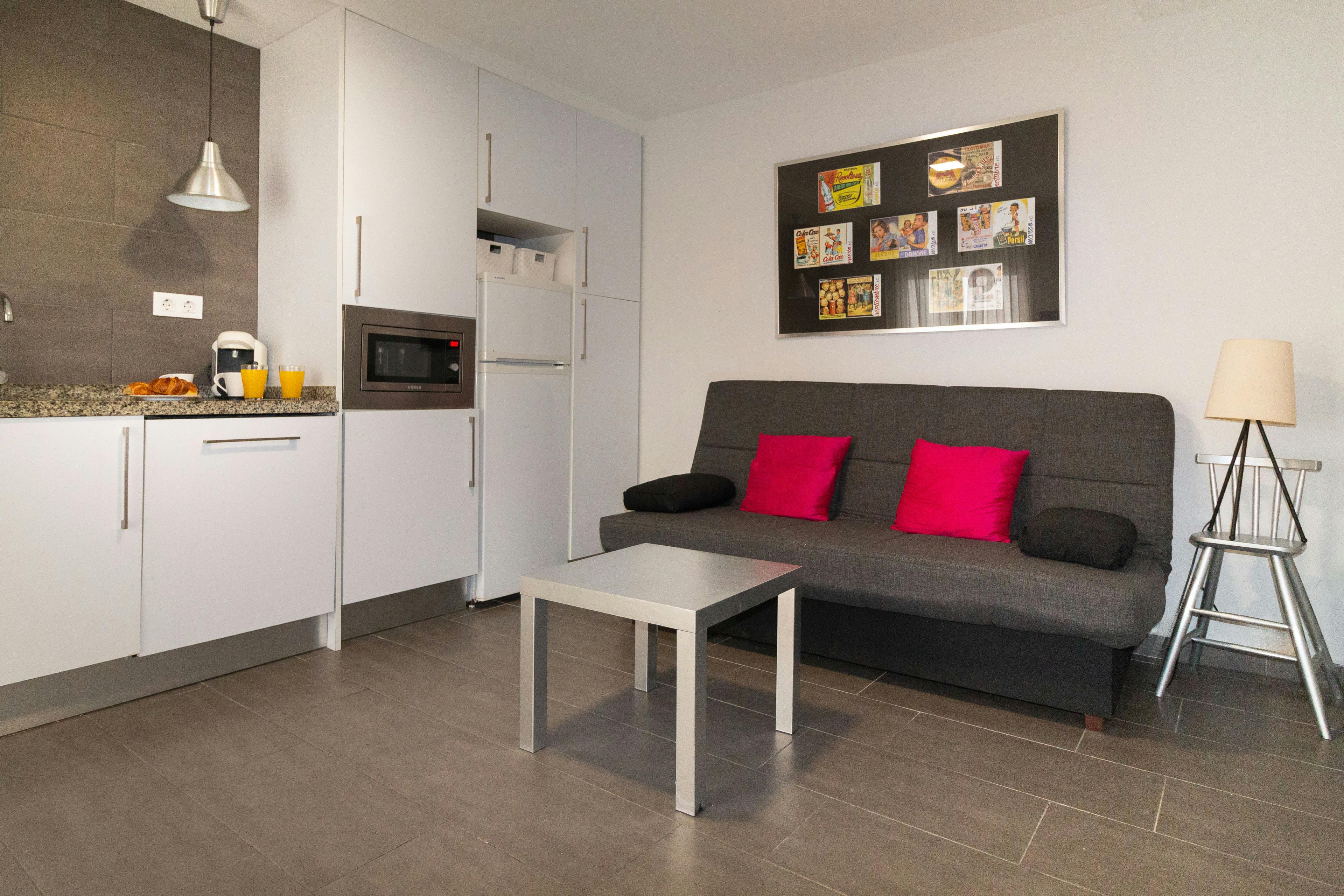 Apartment for rent for €1,000 per month in Sevilla, Calle Lira