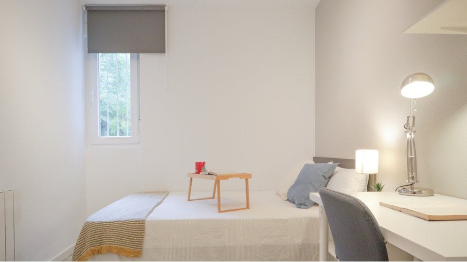 Private room for rent for €445 per month in Madrid, Calle Illescas