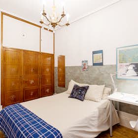 Private room for rent for €550 per month in Bilbao, Calle Manuel Allende