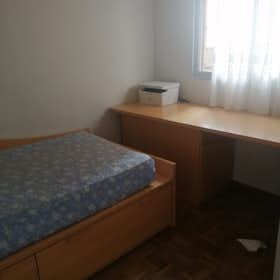 Private room for rent for €450 per month in Madrid, Calle de Hermenegildo Bielsa