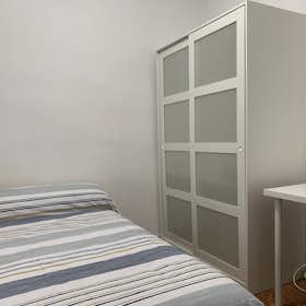 Private room for rent for €495 per month in Barcelona, Carrer de Josep Estivill