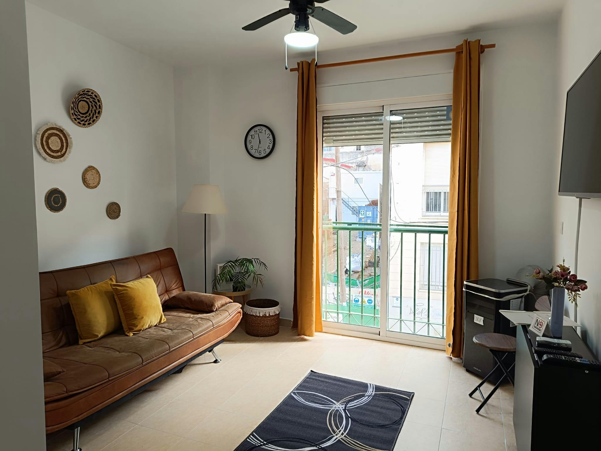 公寓 正在以 €990 的月租出租，其位于 Málaga, Carrera de Capuchinos