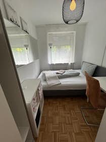 Private room for rent for €699 per month in Munich, Elfriedenstraße