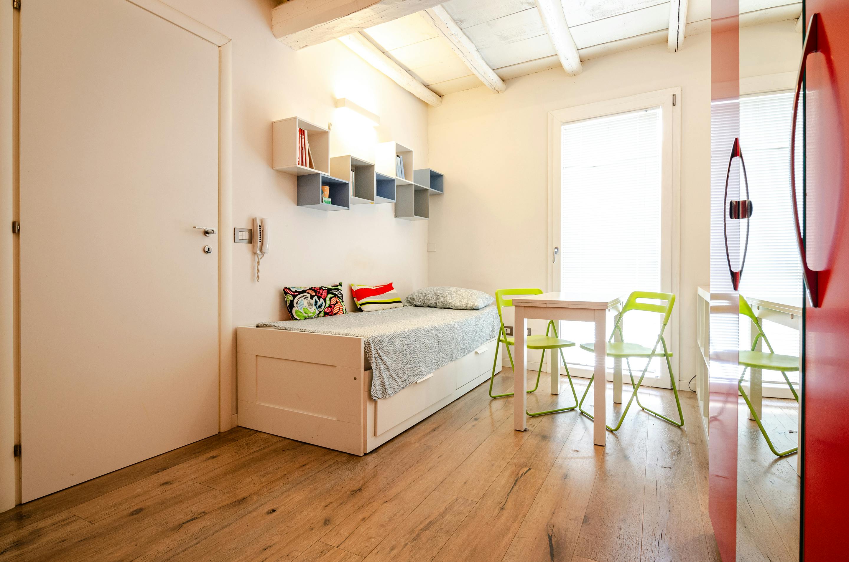 Studio for rent for €1,200 per month in Bologna, Via Santo Stefano