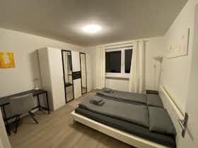 Apartment for rent for €2,999 per month in Hamburg, Klotzenmoor