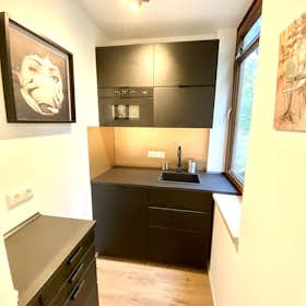 Studio for rent for €1,390 per month in Hamburg, Grelckstraße