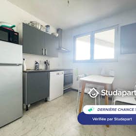 Appartamento in affitto a 610 € al mese a Cergy, Chemin Dupuis Vert