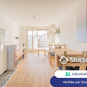Private room for rent for €620 per month in Marseille, Cours Gouffé