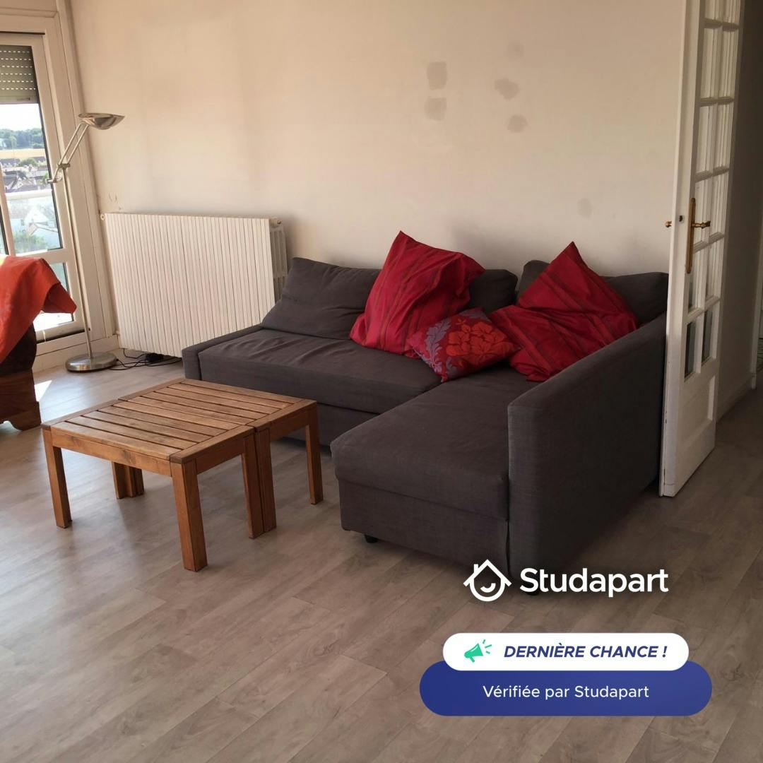 Apartment for rent for €1,801 per month in Jouy-en-Josas, Parc de Diane