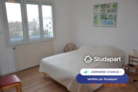 Apartment for rent for €890 per month in La Rochelle, Rue du Danemark