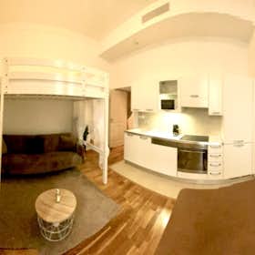 Apartment for rent for €890 per month in Marseille, Quai de la Joliette