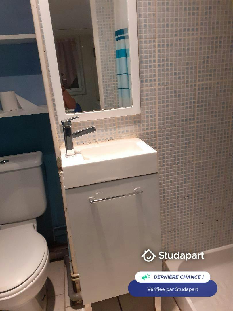 Private room for rent on Rue du Maréchal Maunoury, Bordeaux - Plus