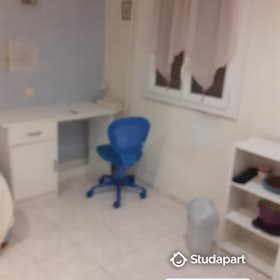 Private room for rent for €395 per month in Bordeaux, Rue du Maréchal Maunoury