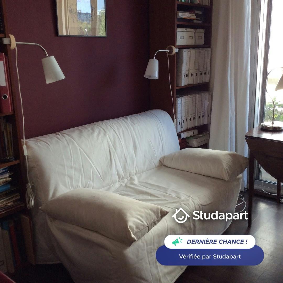 Private room for rent for €700 per month in Courbevoie, Rue Sainte-Geneviève