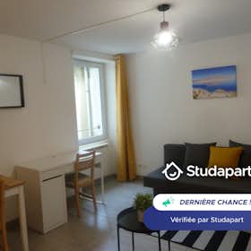Appartement for rent for € 660 per month in Nantes, Quai de Versailles