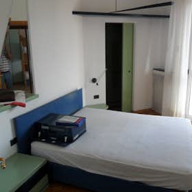 Chambre privée à louer pour 820 €/mois à Milan, Via Monte Popera