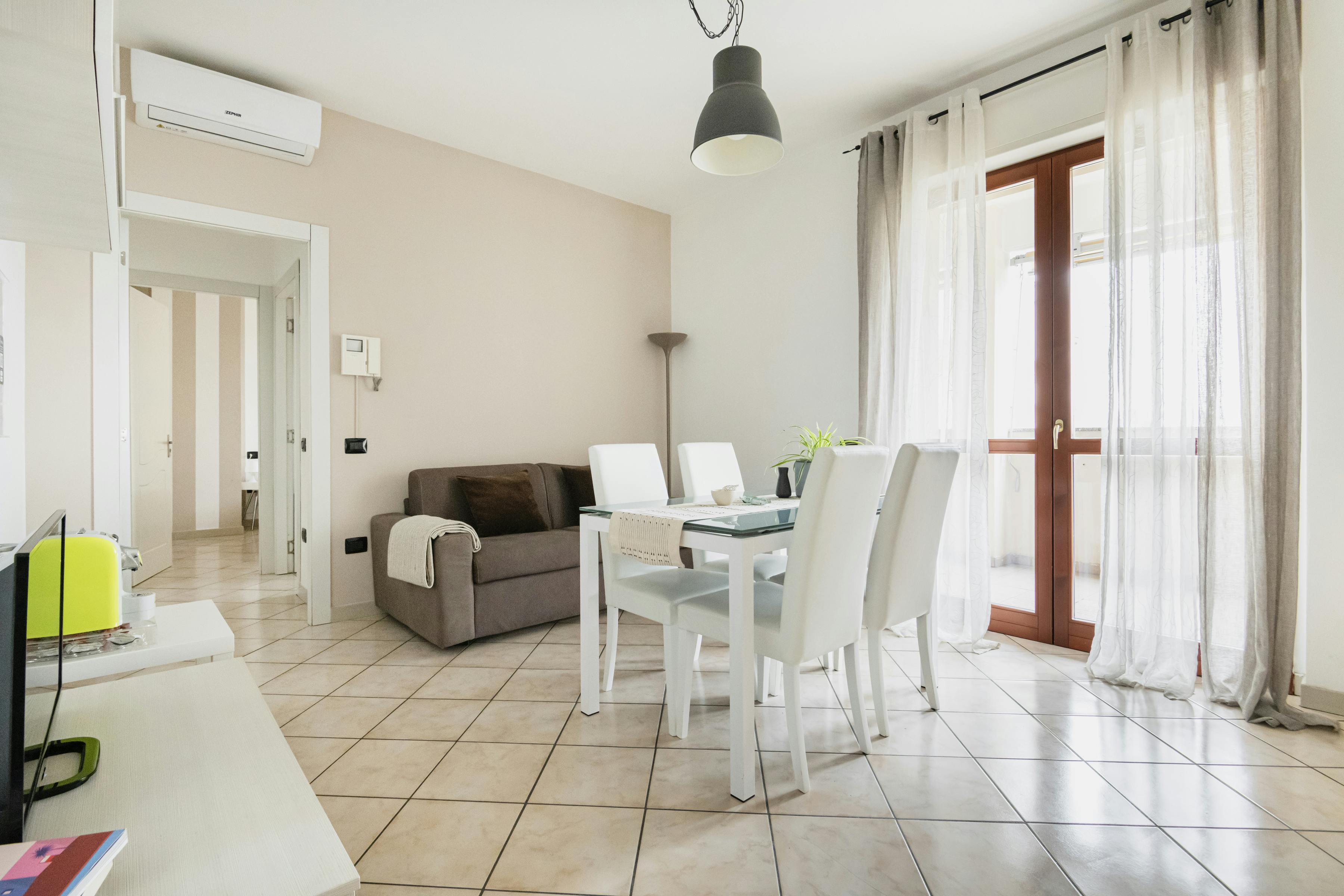 公寓 正在以 €1,880 的月租出租，其位于 Cinisello Balsamo, Via Robecco